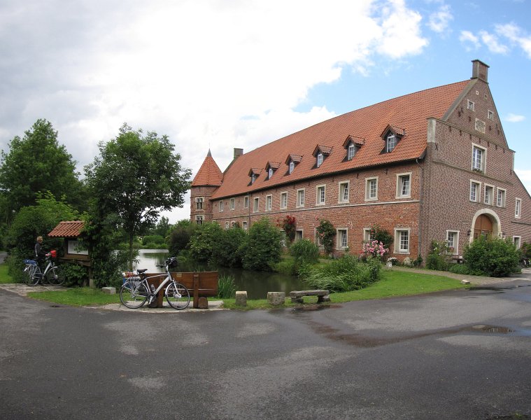 haus vogeding.jpg - Haus Vögeding, ooit gebouwd als burcht en later omgebouwd tot boerderij. Tegenwoordig is het opgedeeld in 10 woonhuizen.